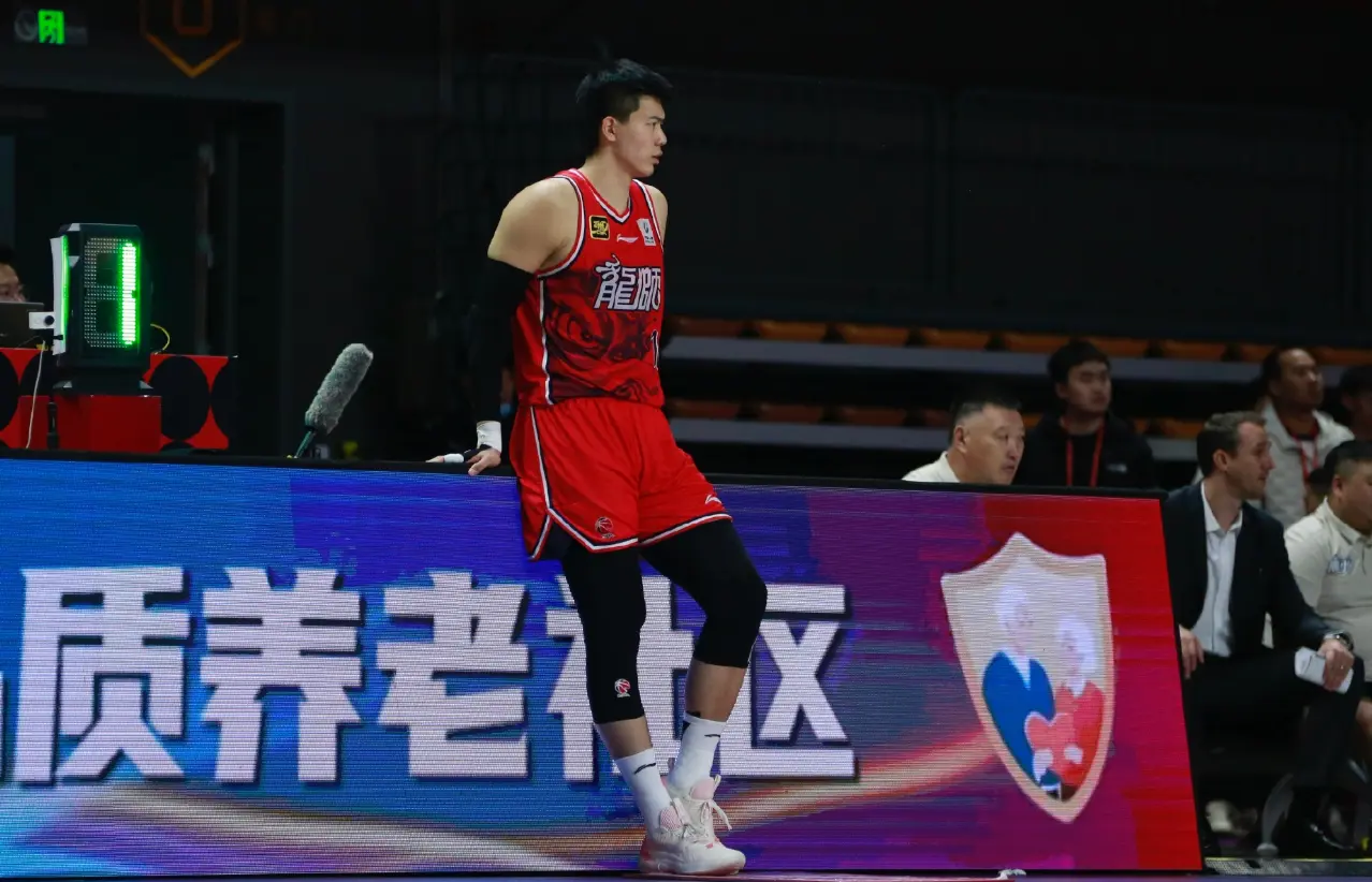 场边吵了起, 北控则得到 场边吵了起, 北控则得到