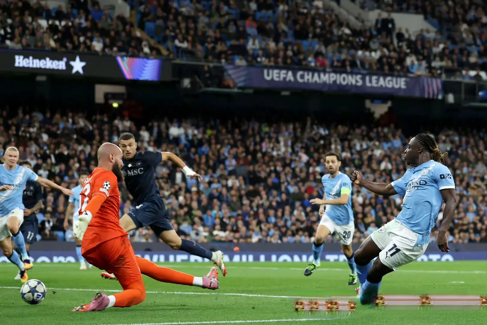 中场位置控, 曼城主场告, 心无力